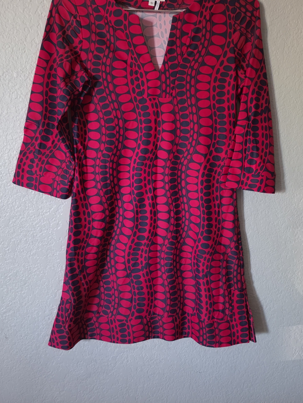 Jude Connally Hot Pink and Navy Geometric V-Neck Shift Dress